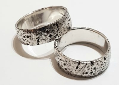 Shabby Rings Eheringe auf alt gemacht strukturierte Oberfläche