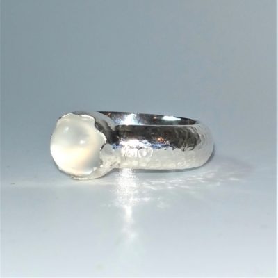 Solitär massives Sterlingsilber gehämmert mit Mondstein