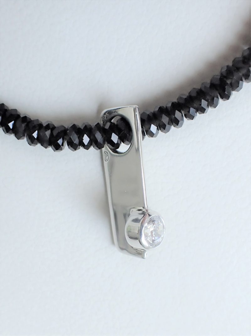 Schwarzer Mondstein Kette Choker facettiert mit Zirkonia Anänger