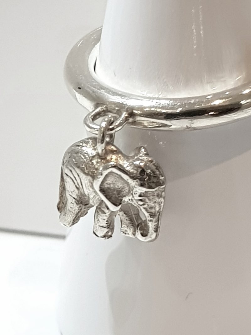 Ring mit kleinem Elefantenanhänger Sterlingsilber