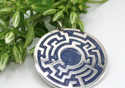 Labyrinth Anhänger Sterlingsilber mit blauem Emaille