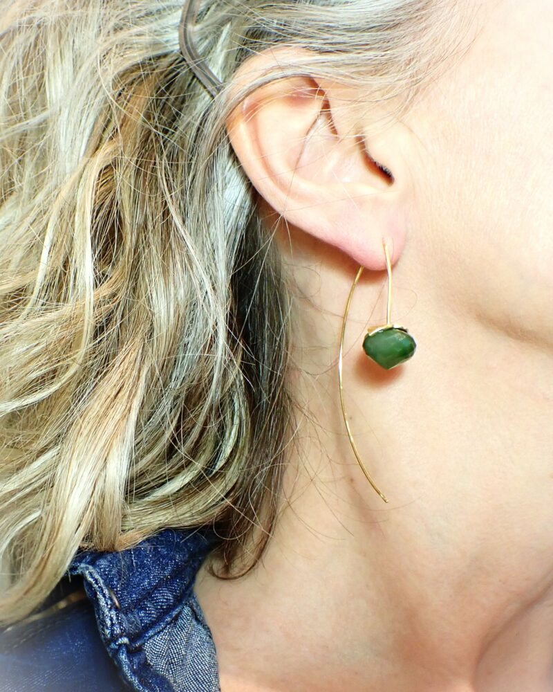 Jade-Ohrringe aus Sterlingsilber vergoldet, ca 7cm lang, mit facettierten Jade Zwiebeln 13x11mm