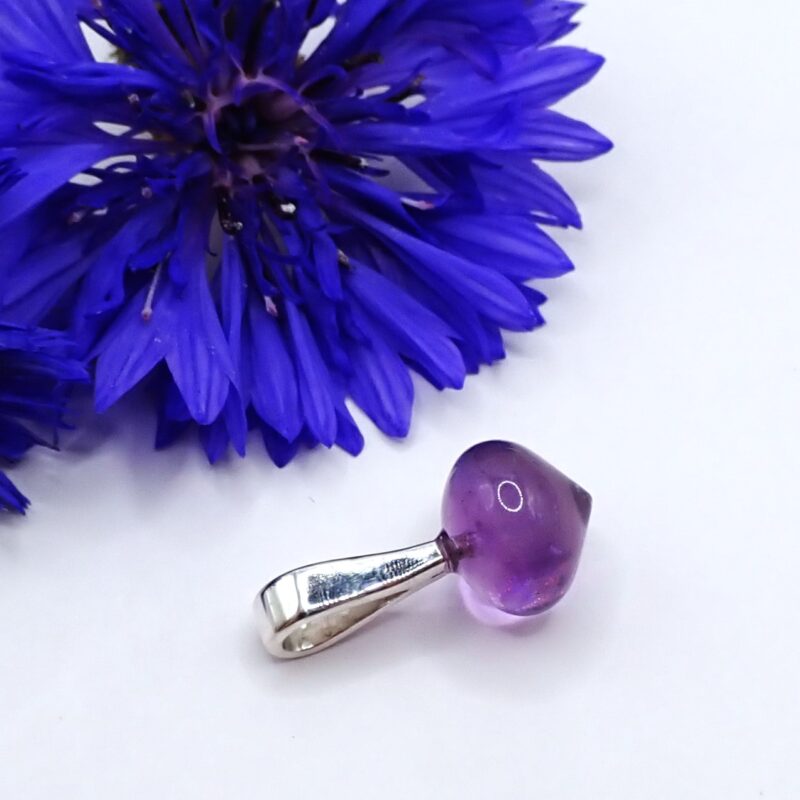 Handgefertigter Anhänger aus Sterlingsilber mit Amethyst in Zwiebelform