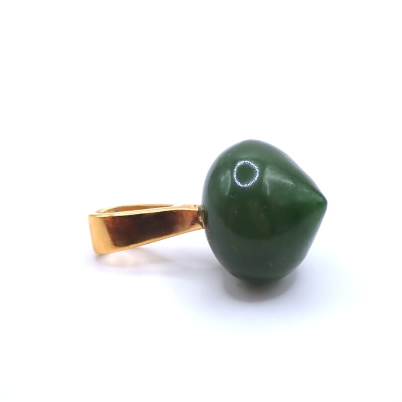Handgefertigter Anhänger aus Sterlingsilber, vergoldet, mit Jade in Zwiebelform